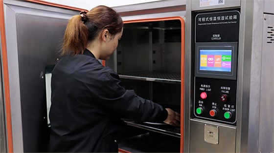 详解宠物管理喂食器的注塑模具加工的特点