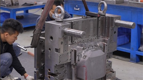 扫地机注塑模具侧抽机构设计