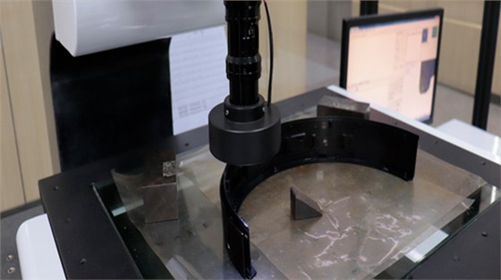 扫地机开模注塑加工：模具胀模与排气不良的解决关键