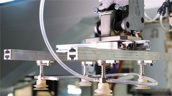 注塑成型模具工厂：塑件黑点问题的成因与解决方案