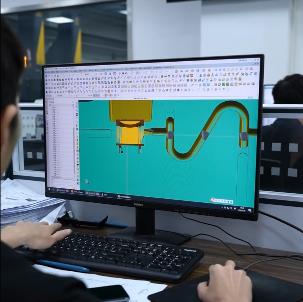 东莞扫地机开模注塑加工-大银塑胶