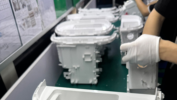 塑胶餐具模具厂如何降低塑料加工成本？
