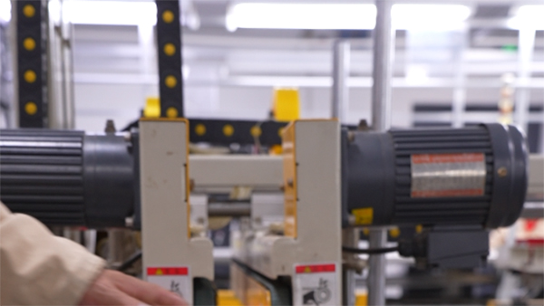 智能扫地机器人模具