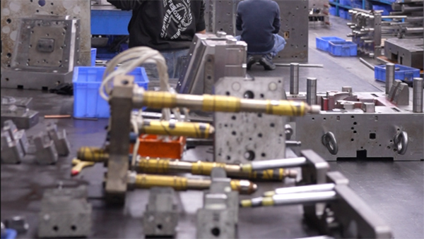 扫地机壳模具制造厂如何评估扫地机器人产品力