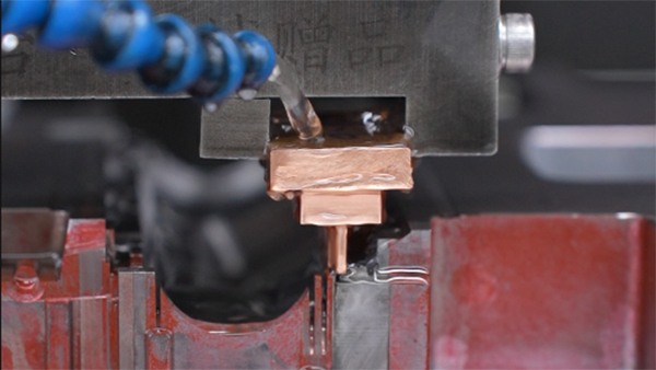 扫地机壳模具制造厂车间扫地机器人的基本清洁工作原理