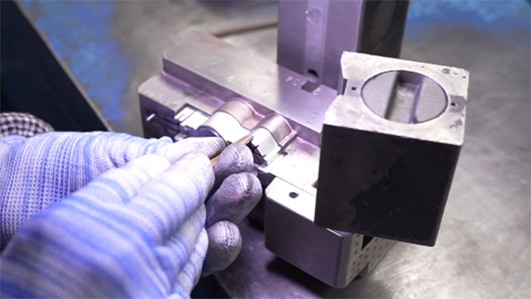 扫地机器人ODM厂家:注塑模具排气系统的4大核心认知 扫地机器人ODM厂家:注塑模具排气系统的4大核心认知