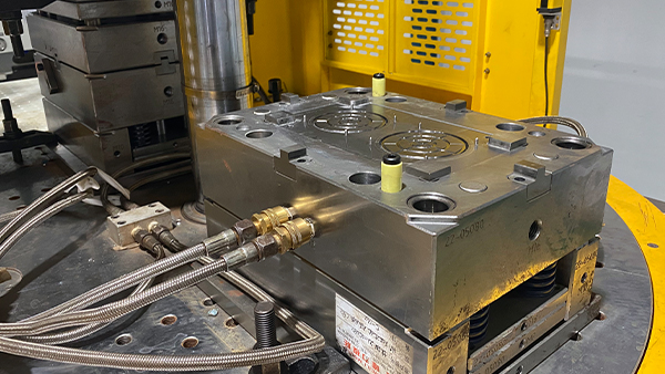 扫地机模具注塑:模具变色焦化的成因与应对思路 扫地机模具注塑:模具变色焦化的成因与应对思路