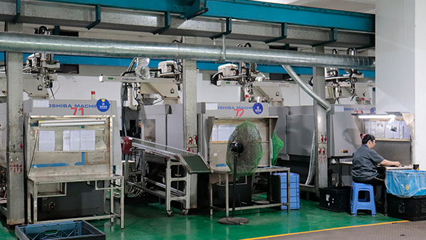 扫地机开模注塑定制：注塑前的关键准备——配色与干燥