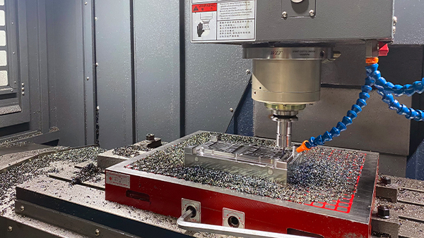 大型注塑产品加工：嵌件预热与脱模剂选择