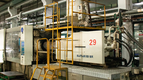 扫地机器人注塑亮斑问题：成因与解决对策