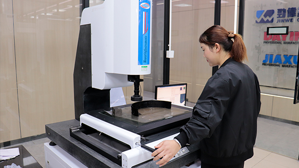 扫地机器人OEMODM生产厂家：蛇形纹缺陷成因与解决办法