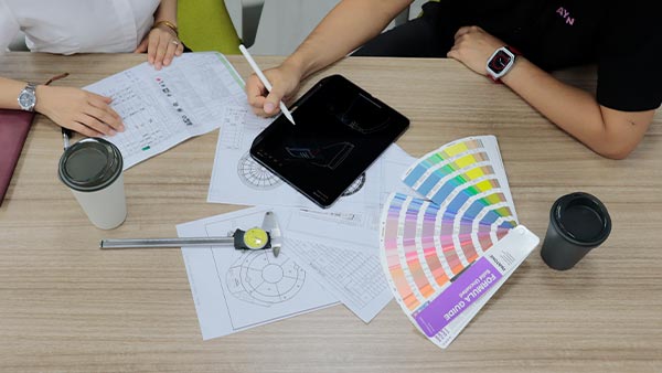 家电注塑厂家：破解“回包”困气，扫清注塑外观缺陷