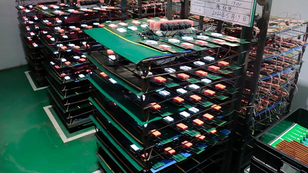 专业扫地机器人塑料模具厂家：破解料困气难题