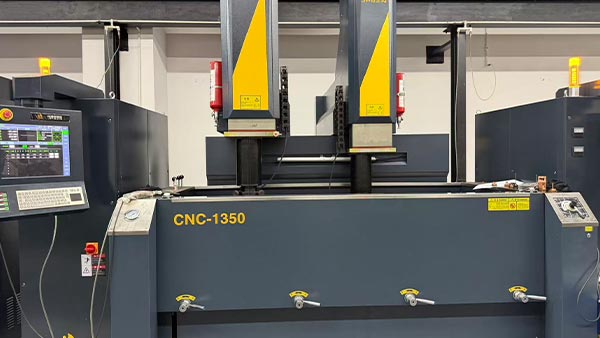 东莞家电注塑加工厂家：哑光注塑件光亮斑解决方案-大银塑胶