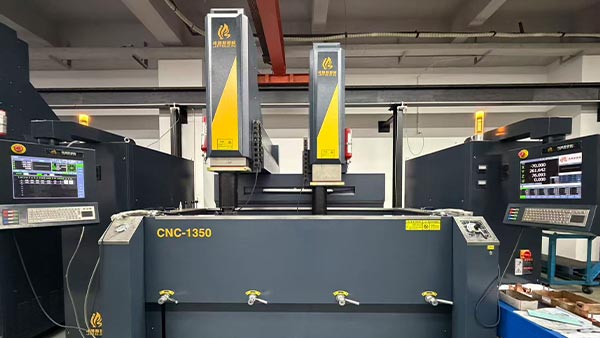 OEM注塑代工：大型复杂塑件浇口位置选择核心要点