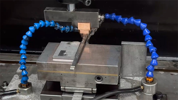 越南注塑成型加工：高聚物分子取向管控要点