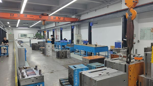 扫地机器人模具：工程塑料注塑性能管控与工艺要点