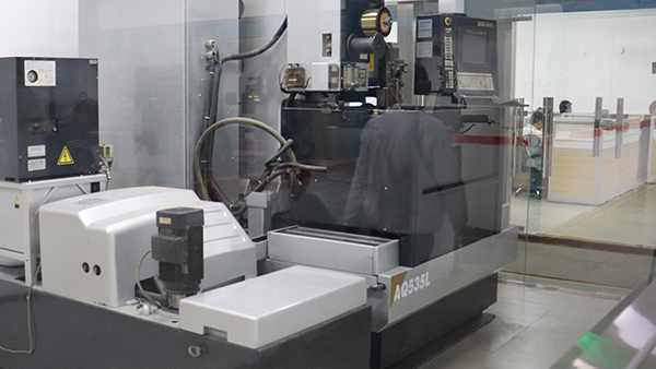 东莞注塑模具加工制造厂商:塑件顶白顶爆缺陷成因与解决对策 东莞注塑模具加工制造厂商:塑件顶白顶爆缺陷成因与解决对策