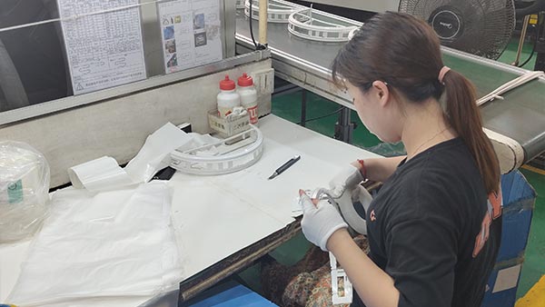 智造升级，如何选择协同型东莞塑胶模具生产商？- 东莞大银