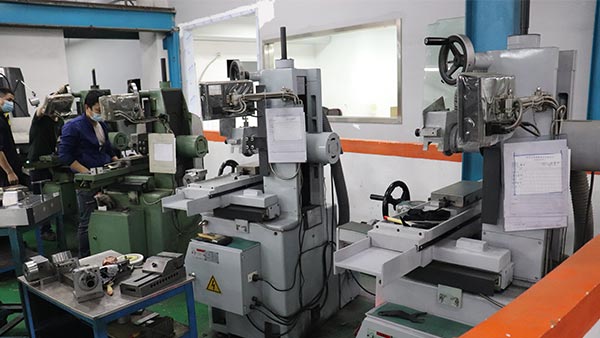 扫地机器人oemodm生产厂家：工艺、精度与协同的核心