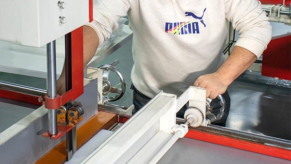 东莞注塑厂详解：导向与推出系统的核心要点