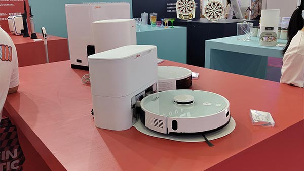 扫地机器人odm厂家：以加料流程规范化，筑牢注塑加工品质防线