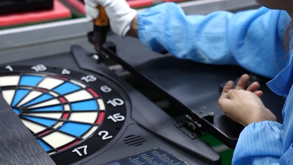 飞镖靶加工厂家选型指南：从电子飞镖到磁标靶的全品类加工能力评估