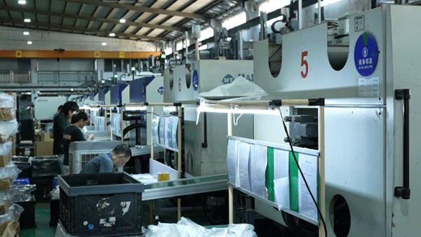 东莞大型注塑模具厂家_大吨位模具制造_东莞大银塑胶 东莞大型注塑模具厂家_大吨位模具制造_东莞大银塑胶