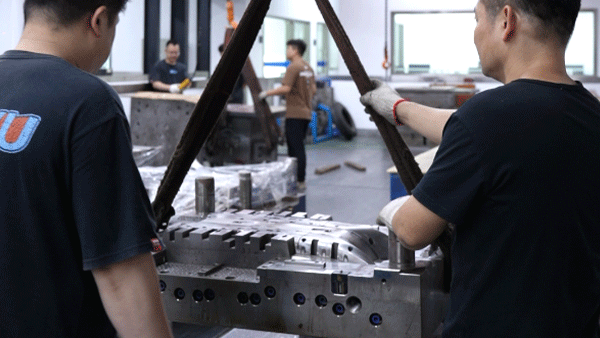 东莞订制塑胶模具厂_定制塑胶模具开发_东莞大银塑胶